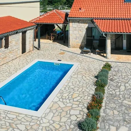 Rural Wellness 빌라 Validzici
